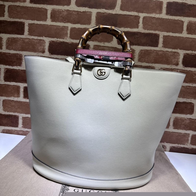 G*u*i shopping bags